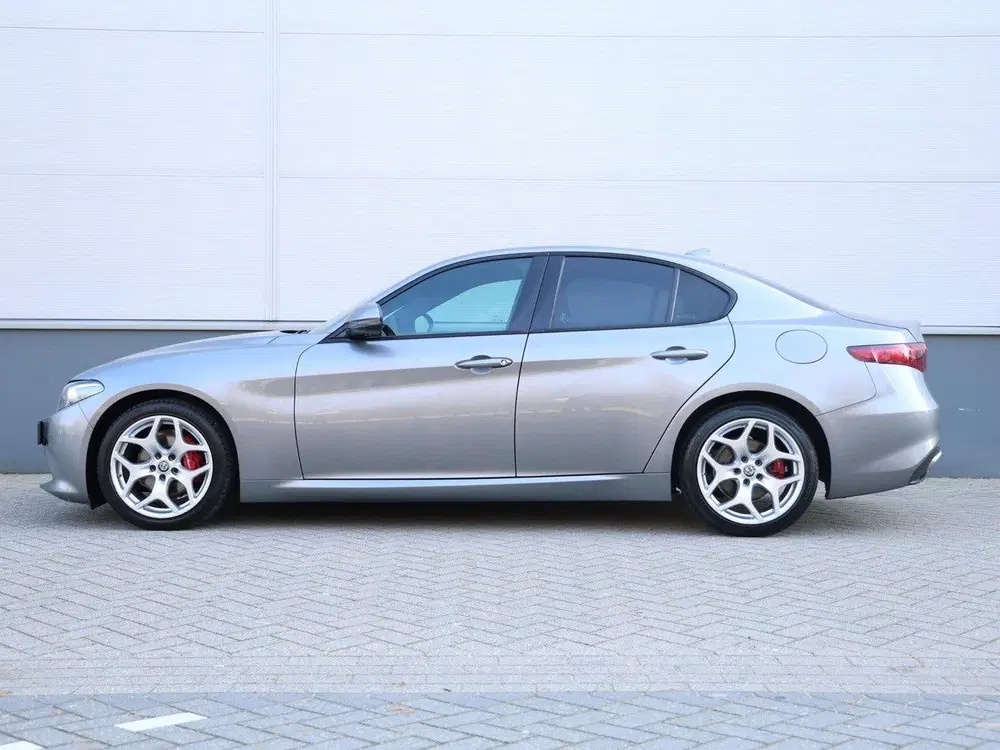 Alfa Romeo Giulia 200pk Super Automaat uit 2020, foto 2