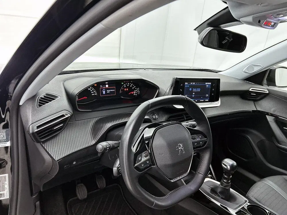 Peugeot 2008 1.2 100pk Allure uit 2021, foto 10