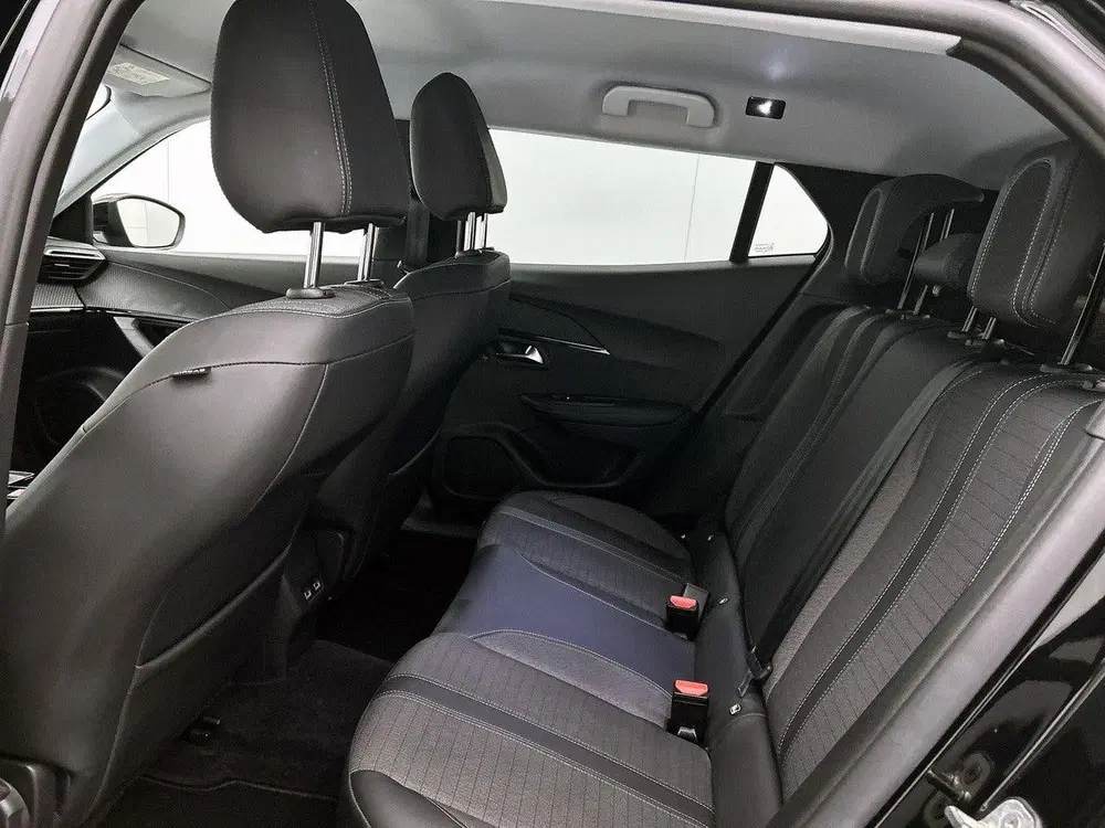 Peugeot 2008 1.2 100pk Allure uit 2021, foto 13