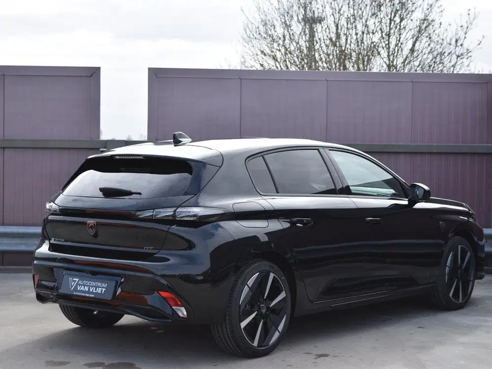 Peugeot 308 GT 54 kWh uit 2026, foto 3