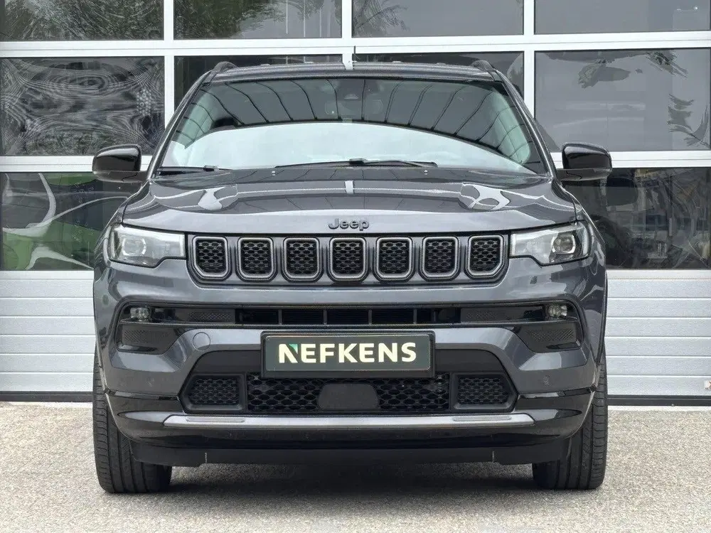 Jeep Compass 130pk e-Hybrid Summit uit 2025, foto 2