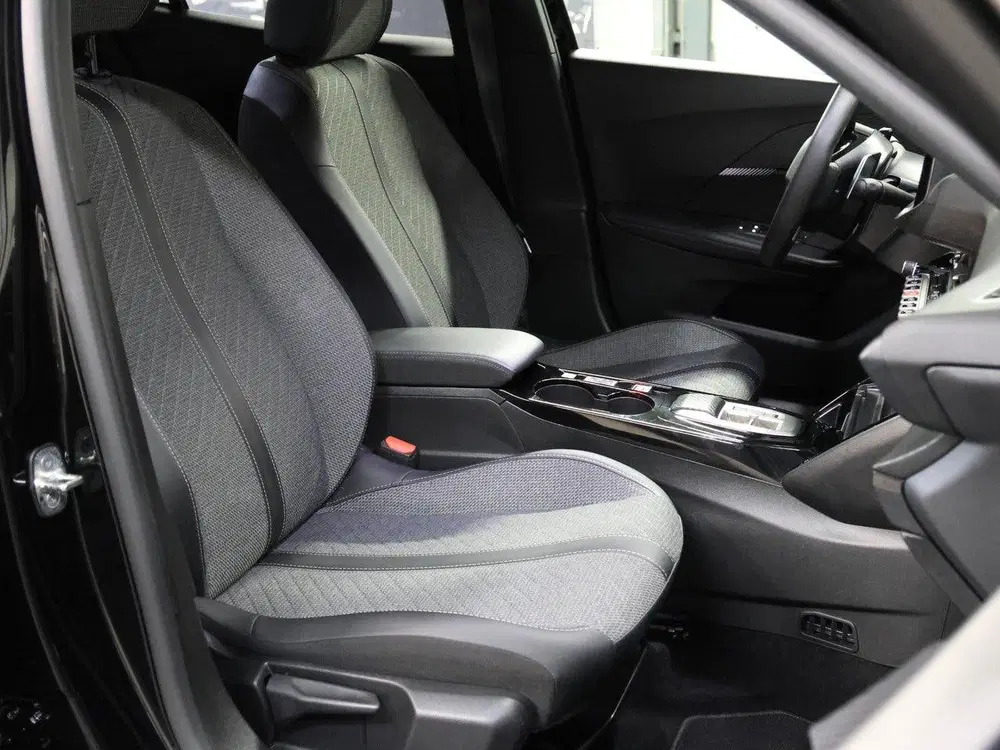 Peugeot 2008 1.2 Hybrid 136PK Allure uit 2025, foto 10