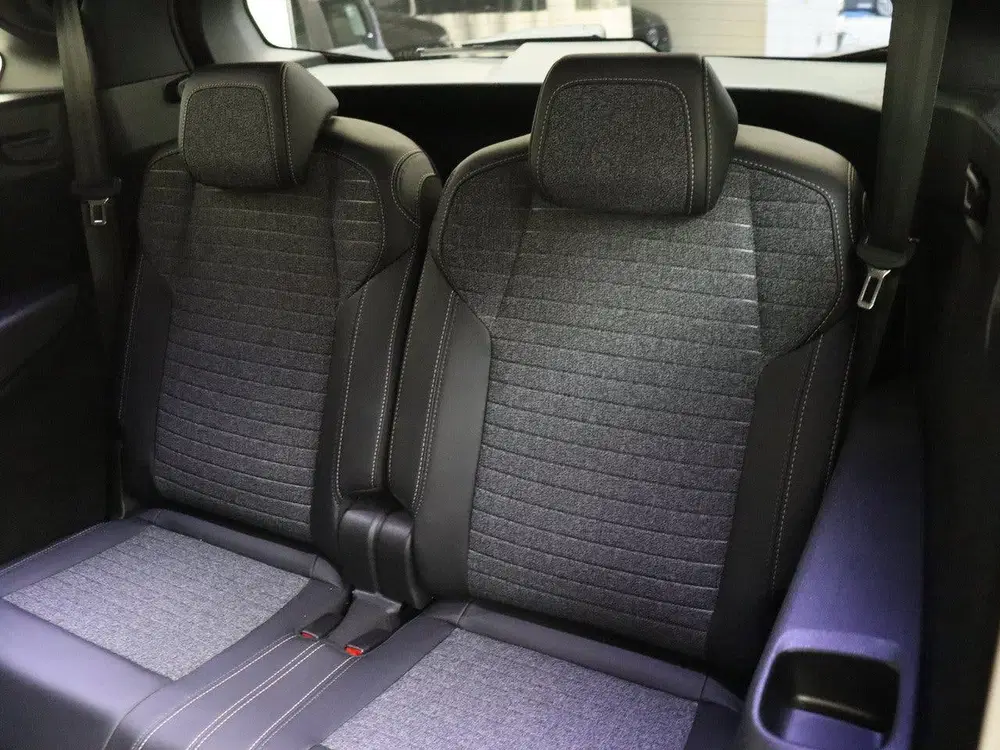 Peugeot 5008 1.2 Hybrid 145 Allure uit 2025, foto 13