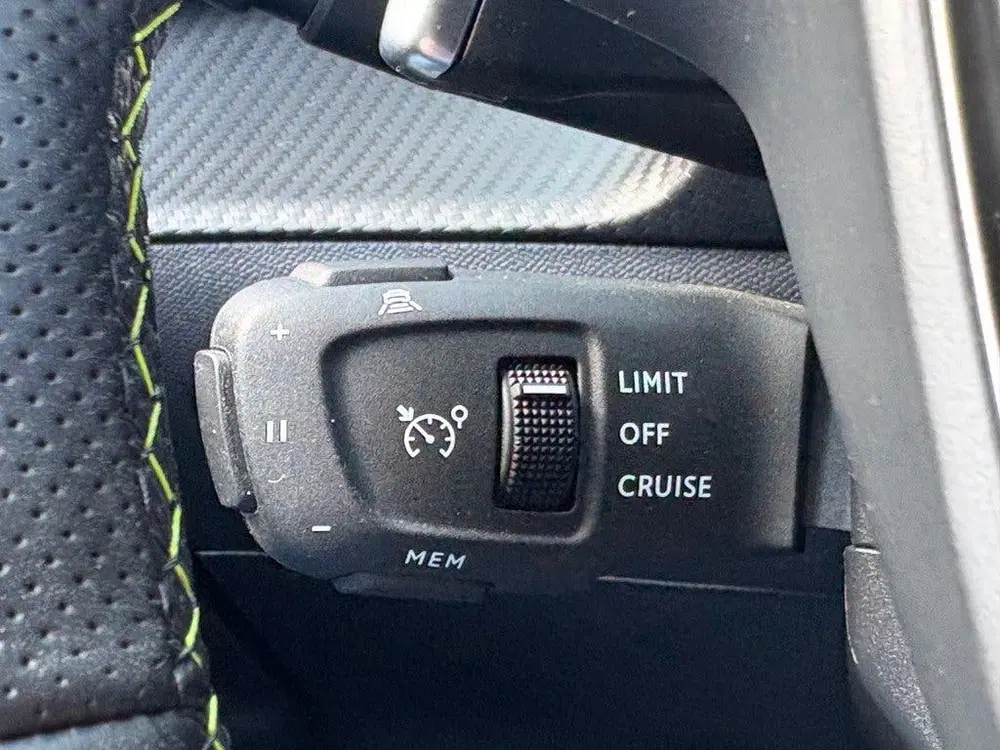 Peugeot 2008 1.2 PURETECH GT AUT. 130PK LED NAVI CAMERA uit 2022, foto 13