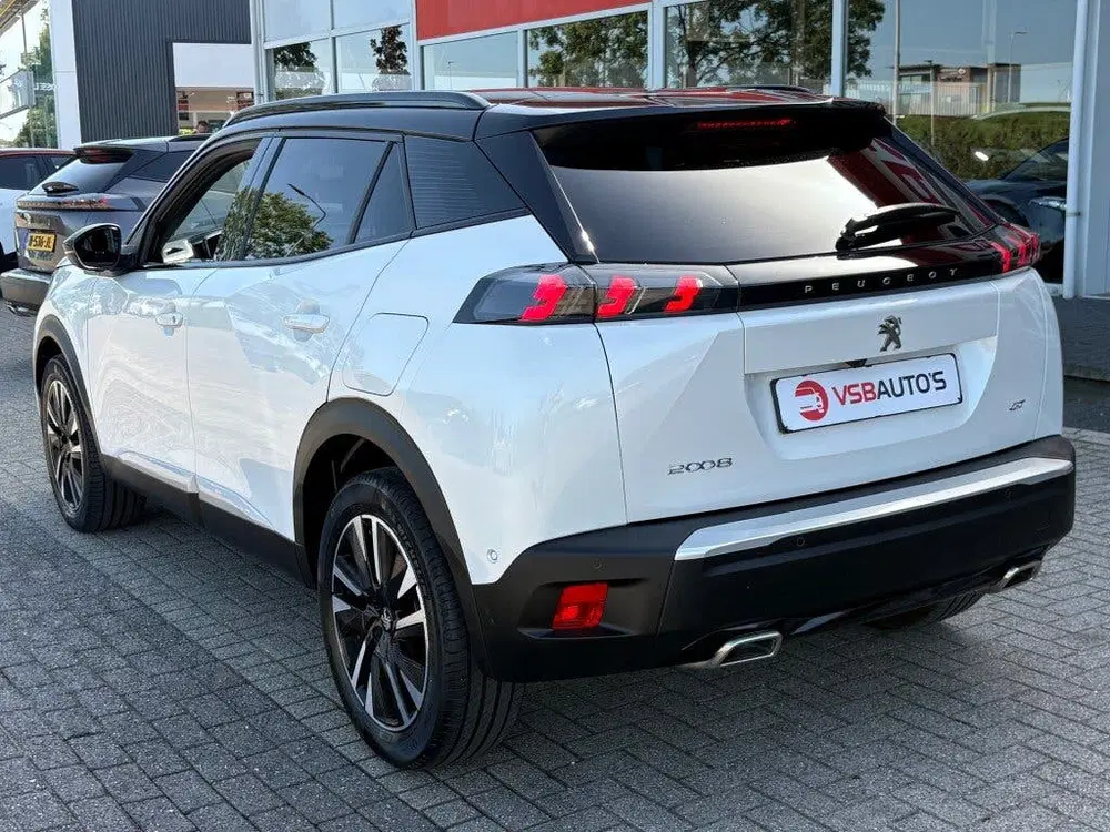 Peugeot 2008 1.2 PURETECH GT AUT. 130PK LED NAVI CAMERA uit 2022, foto 3