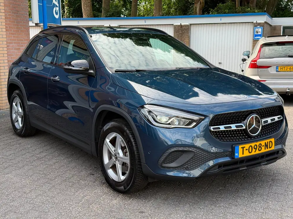 Mercedes-Benz GLA 200 Luxury Line uit 2023, foto 13