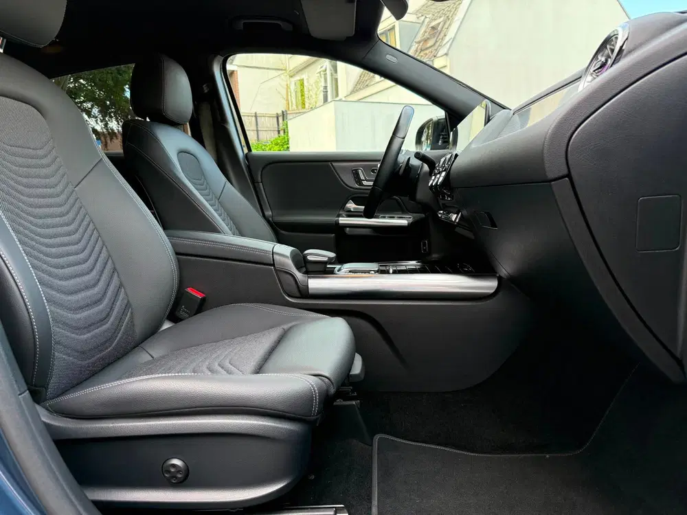 Mercedes-Benz GLA 200 Luxury Line uit 2023, foto 15