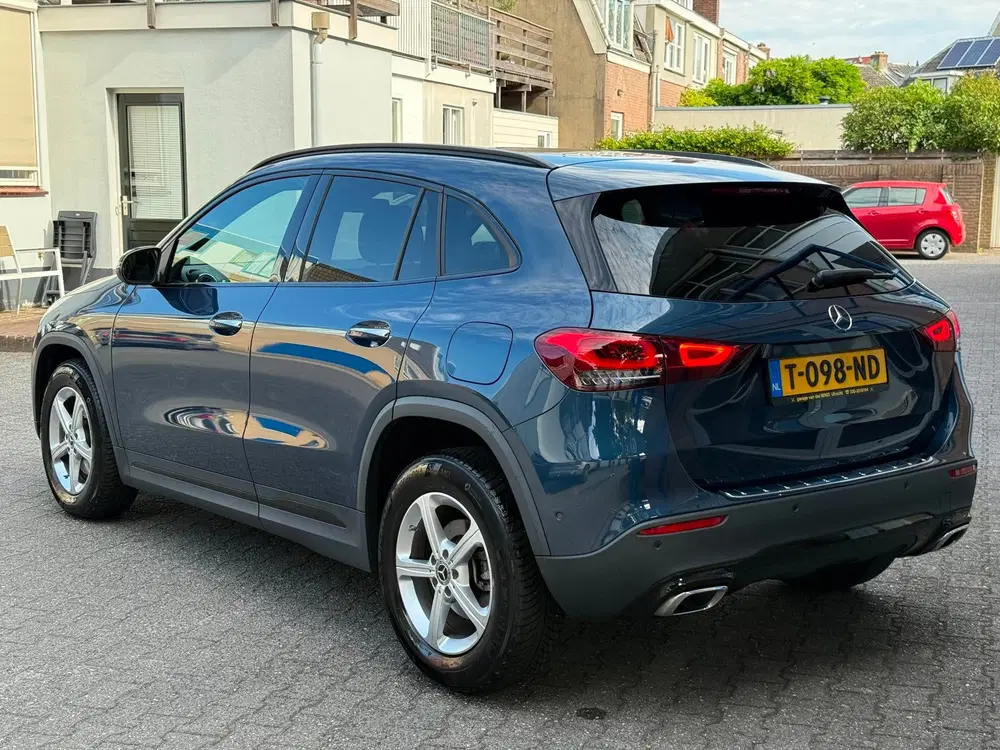 Mercedes-Benz GLA 200 Luxury Line uit 2023, foto 2