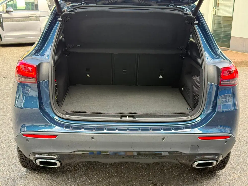 Mercedes-Benz GLA 200 Luxury Line uit 2023, foto 8