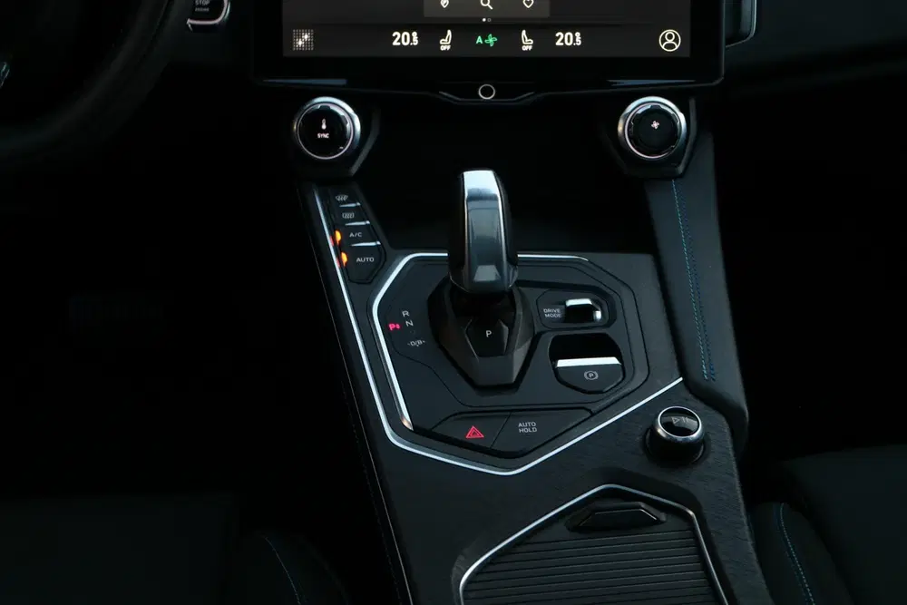 Lynk & Co 01 1.5 Midnight Black uit 2021, foto 15