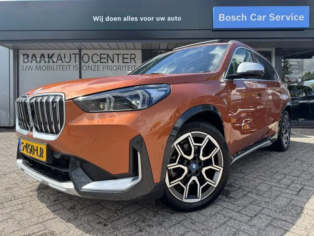 BMW iX1 xDrive30 Launch Edition 67 kWh uit 2023, foto 2