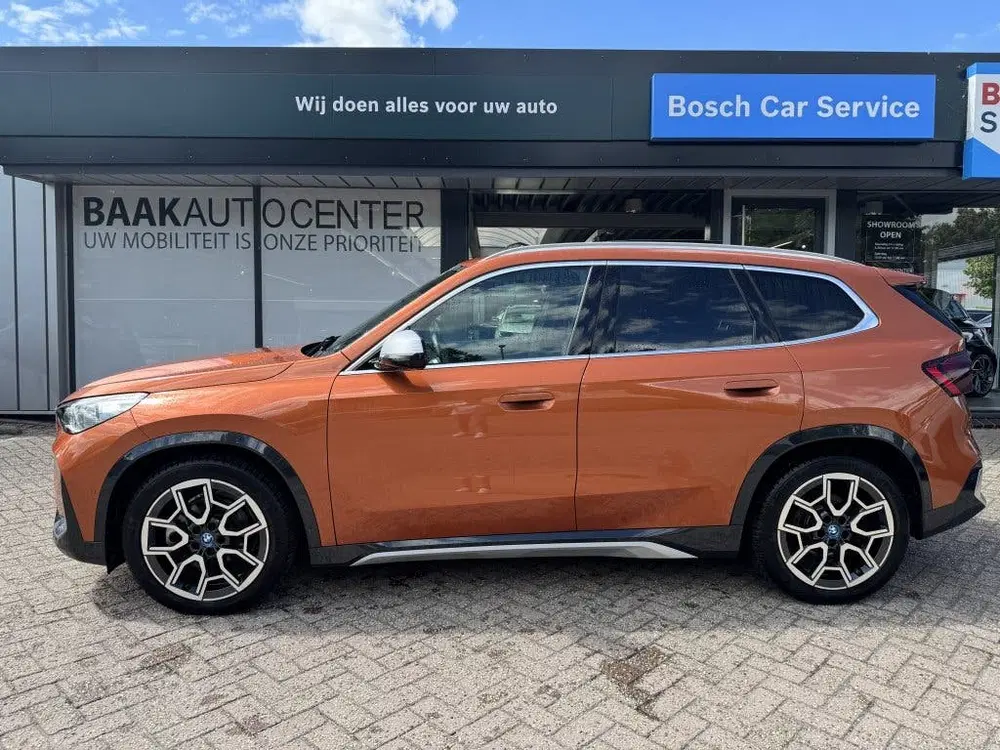 BMW iX1 xDrive30 Launch Edition 67 kWh uit 2023, foto 3