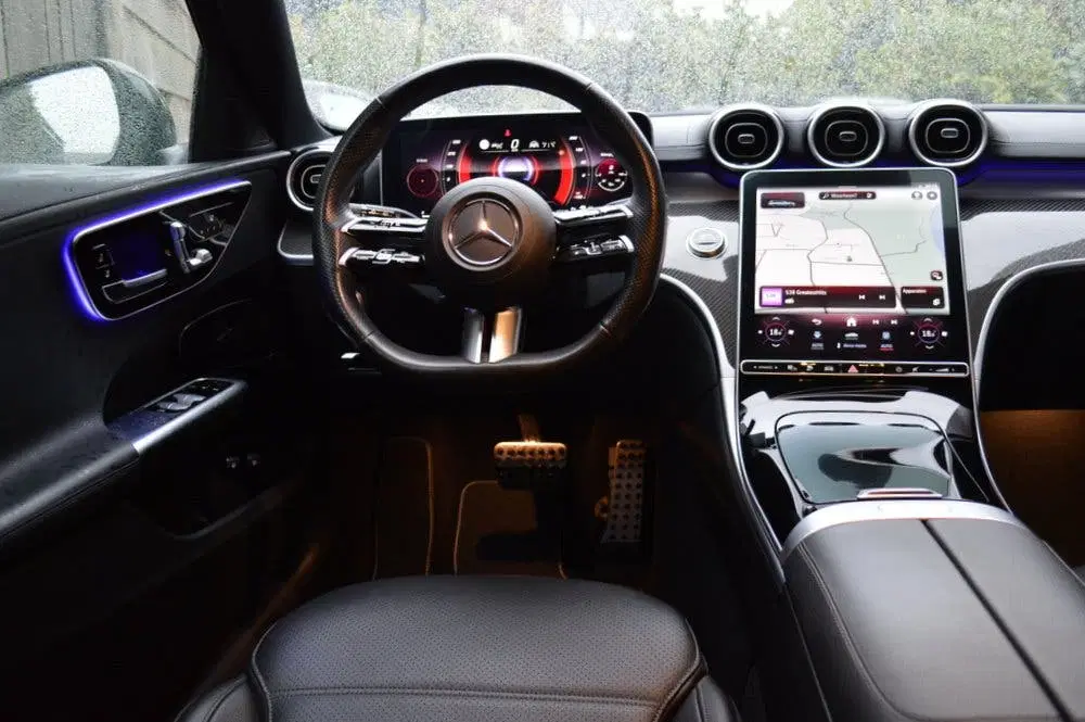 Mercedes-Benz C-Klasse 300 e AMG Led Leder Panorama M uit 2023, foto 2
