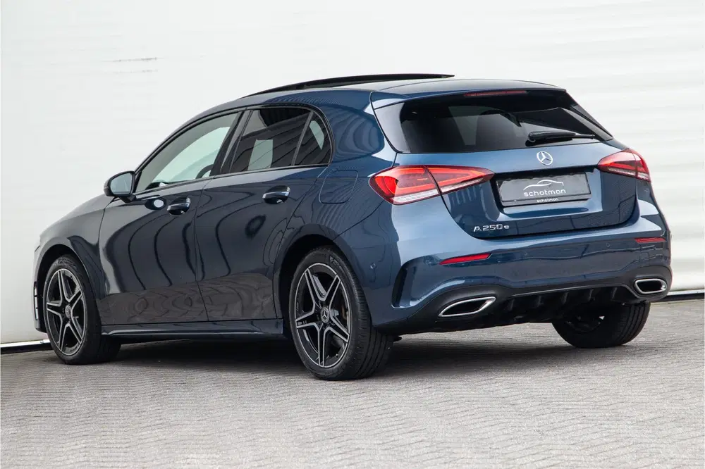 Mercedes-Benz A-Klasse 250 e AMG Nightpakket uit 2022, foto 11