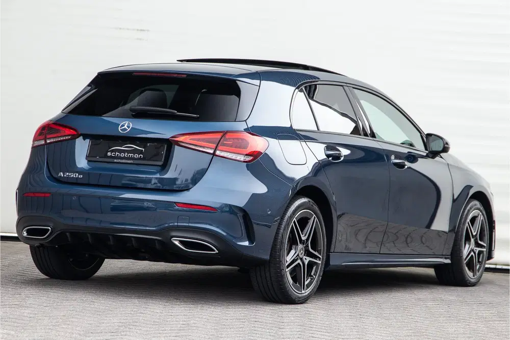 Mercedes-Benz A-Klasse 250 e AMG Nightpakket uit 2022, foto 2