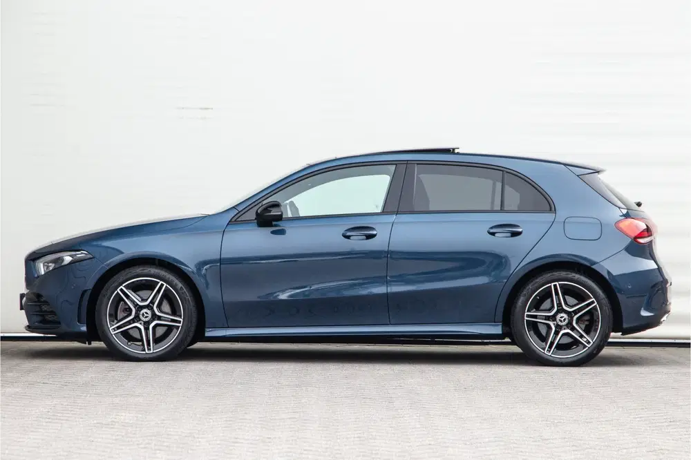 Mercedes-Benz A-Klasse 250 e AMG Nightpakket uit 2022, foto 4