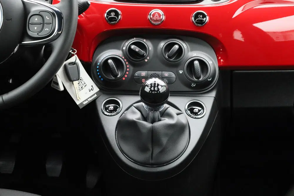 Fiat 500 1.0 Hybrid uit 2023, foto 3
