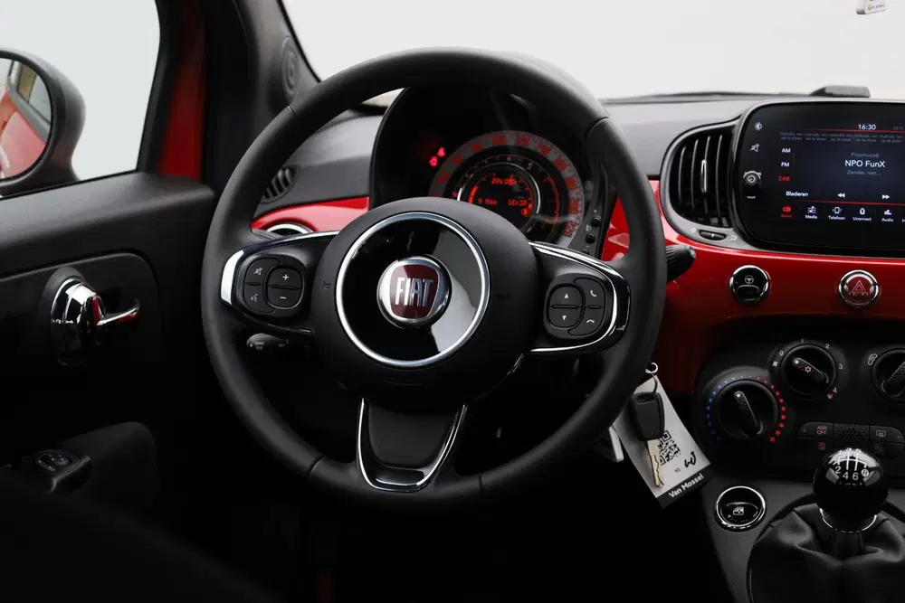 Fiat 500 1.0 Hybrid uit 2023, foto 4