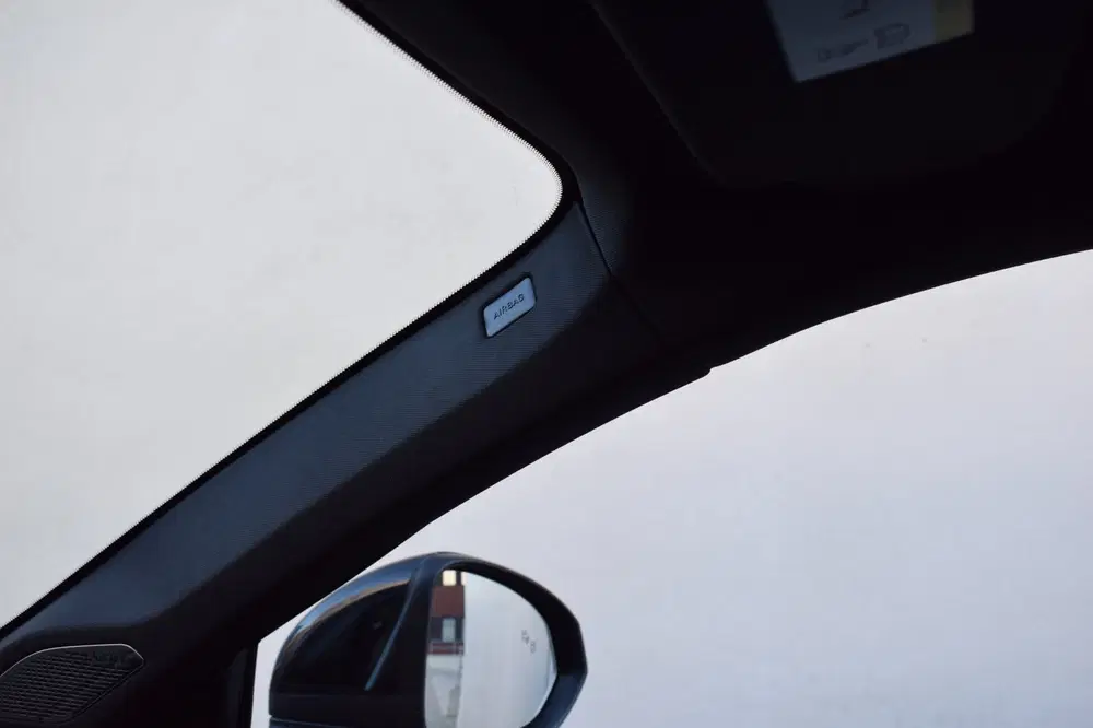 Lynk & Co 01 1.5 PHEV 262PK SOH 95% ZWARTE HEMEL uit 2023, foto 15