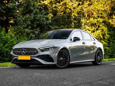Mercedes-Benz A-Klasse 2025 180 AMG Line Night uit 2025