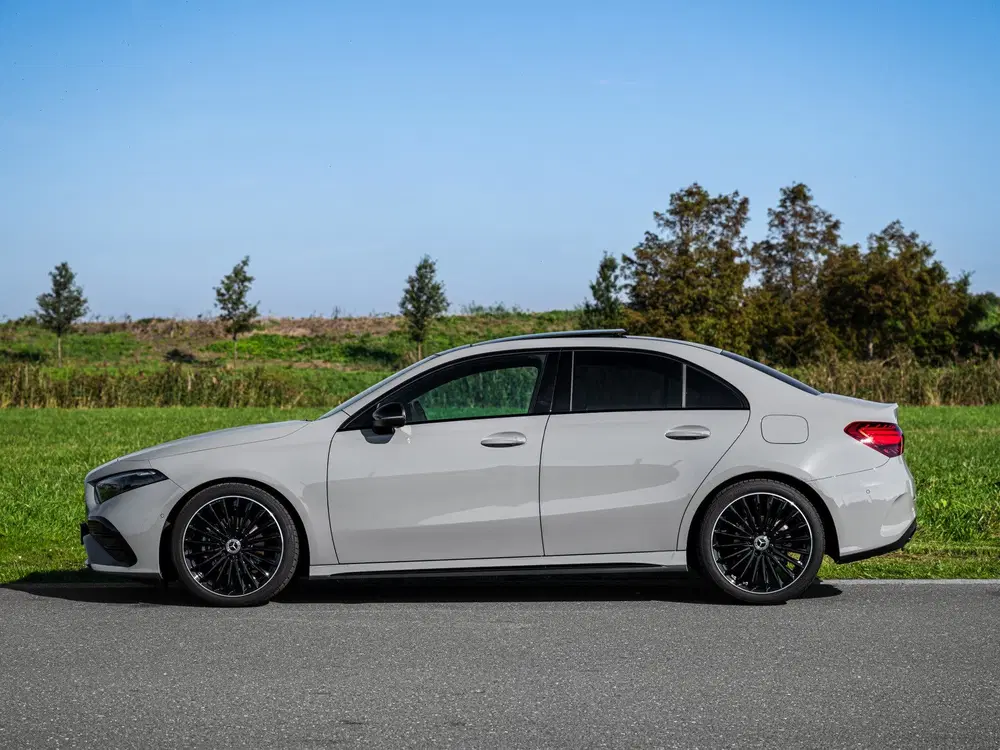 Mercedes-Benz A-Klasse 2025 180 AMG Line Night uit 2025, foto 4