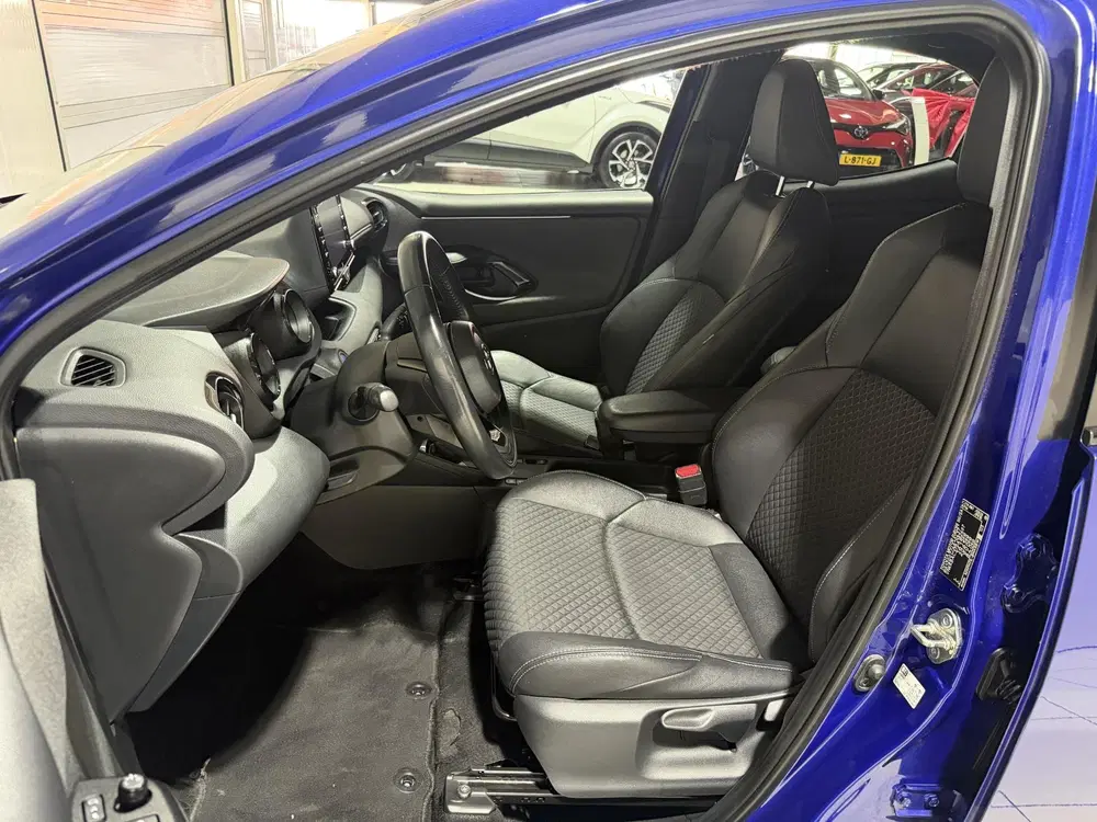 Toyota Yaris 1.5 Hybrid Executive Parkeersensoren V+A uit 2021, foto 10