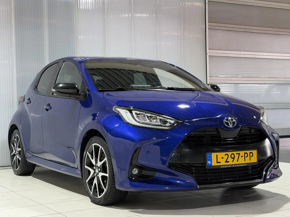 Toyota Yaris 1.5 Hybrid Executive Parkeersensoren V+A uit 2021, foto 2