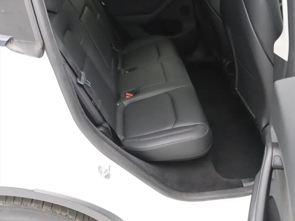 Tesla Model Y Long Range AWD 75kWh 351pk 92% SoH [ TREKH uit 2023, foto 13