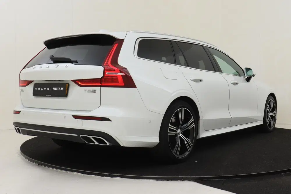 Volvo V60 T8 TWIN ENGINE AWD INSCRIPTION *VOL * -PAN uit 2020, foto 3