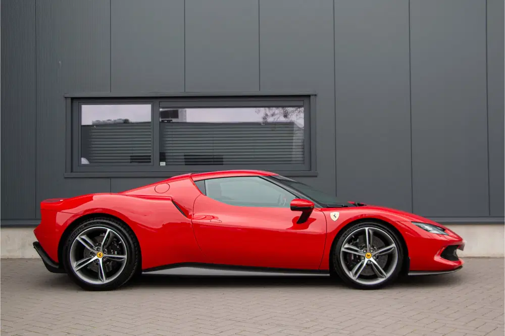 Ferrari 296 GTB 3.0 V6 Rosso Corsa uit 2022, foto 2