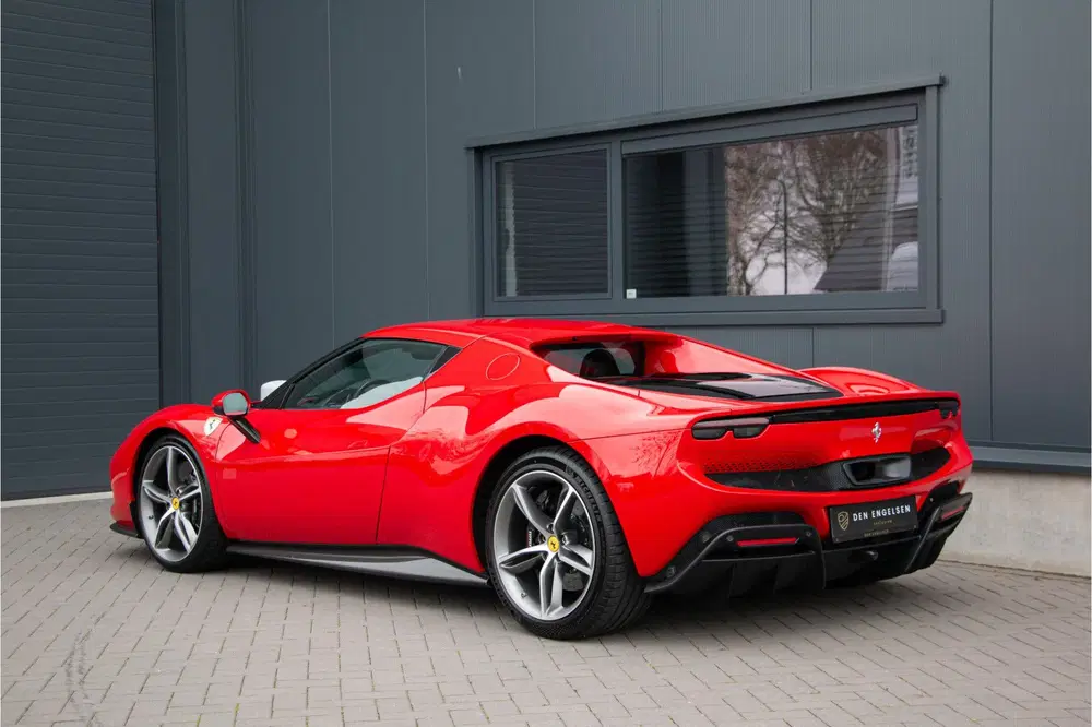 Ferrari 296 GTB 3.0 V6 Rosso Corsa uit 2022, foto 3