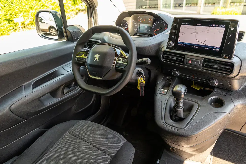 Peugeot Partner 1.2 PureTech Premium Airco I Cruise I Andr uit 2022, foto 2