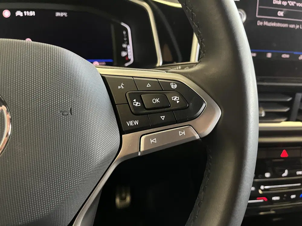Volkswagen T-Roc 1.5 TSI 150pk DSG R-Line Camera Navigatie uit 2024, foto 14