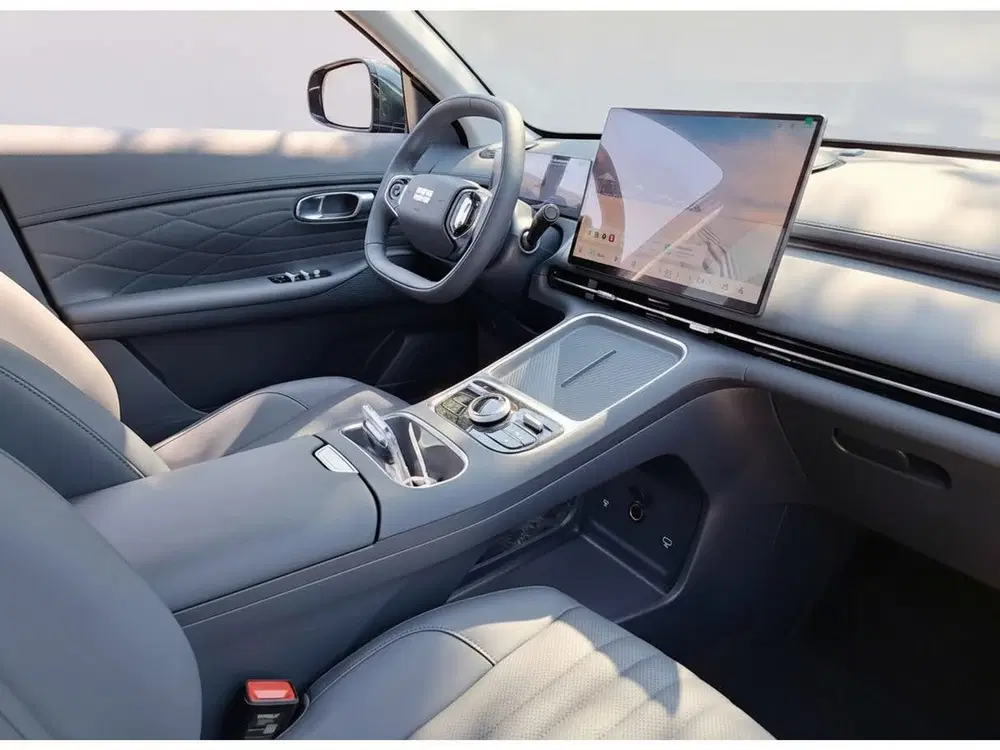 Geely Starray EM-i 1.5 Pro PHEV 360CAMERA uit 2026, foto 8