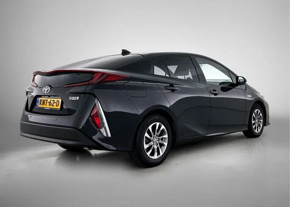 Toyota Prius 1.8 Plug-in Dynamic uit 2020, foto 2