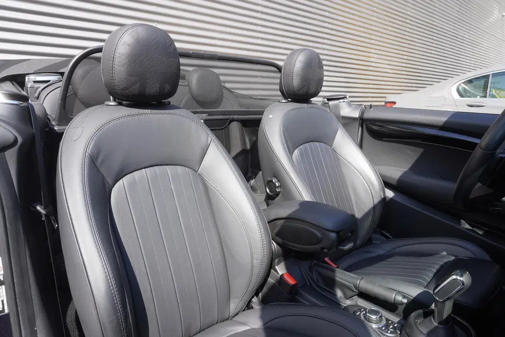 Mini Cabrio Cooper S uit 2023, foto 8