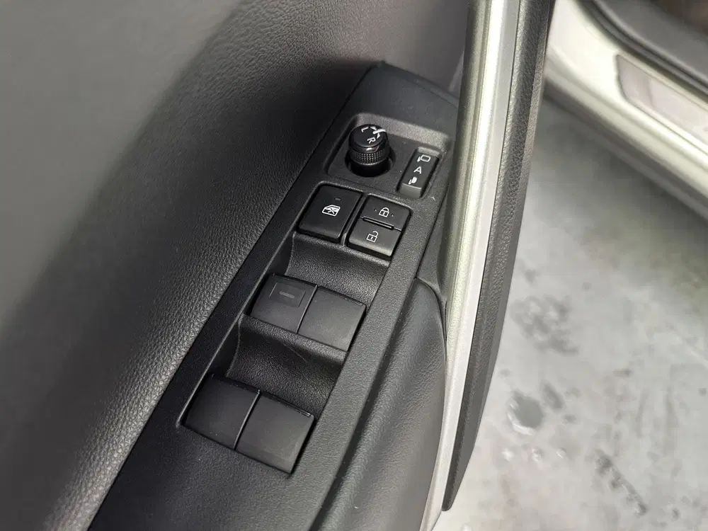 Toyota Corolla Cross Hybrid 140 Dynamic edition Parkeersenso uit 2024, foto 11