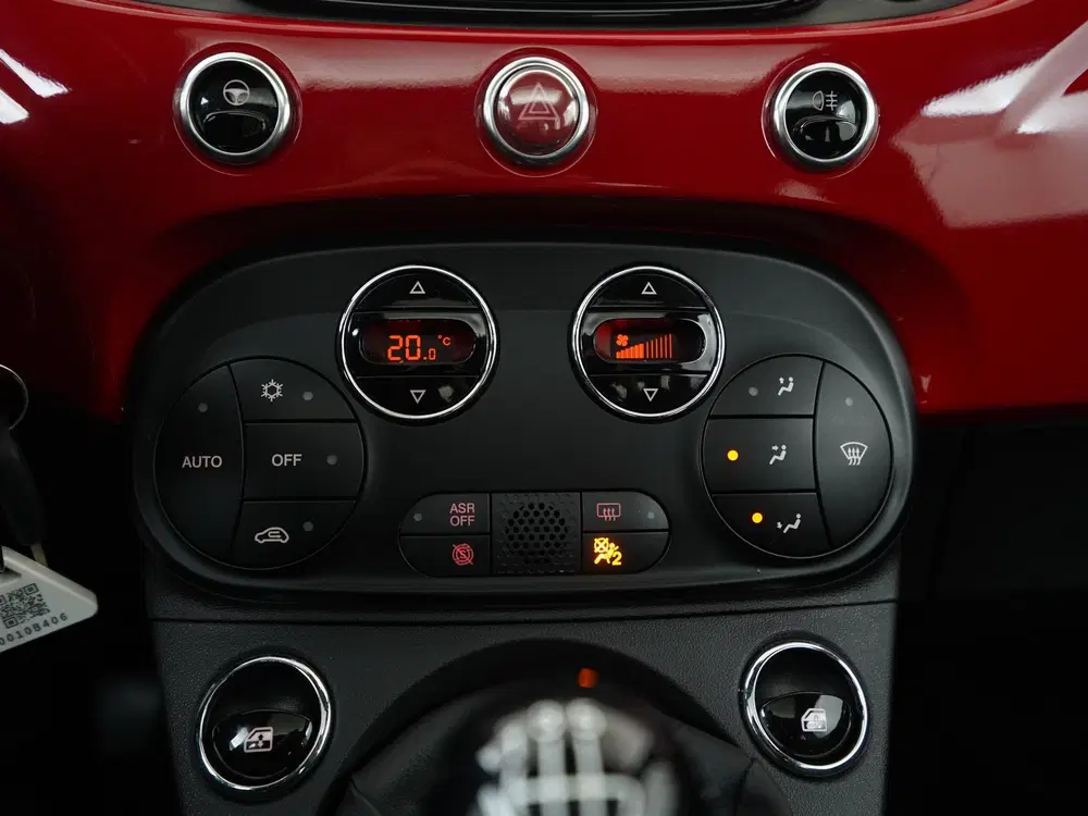 Fiat 500 1.0 Hybrid RED uit 2022, foto 11