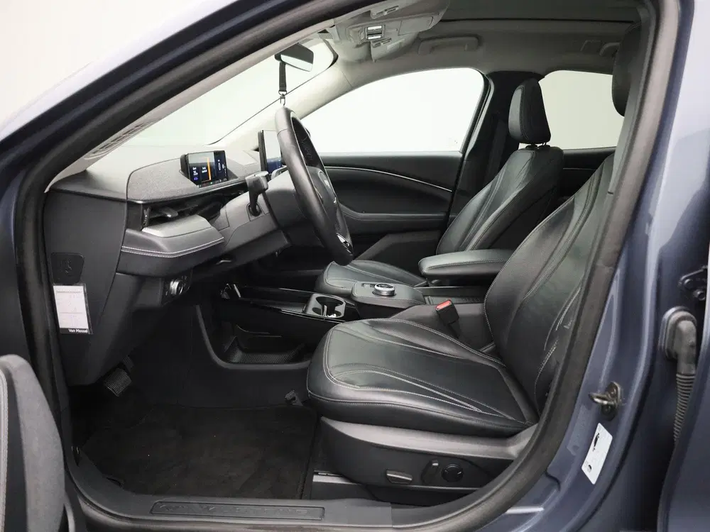 Ford Mustang Mach-E RWD 75 kWh dodehoekdetectie uit 2021, foto 11