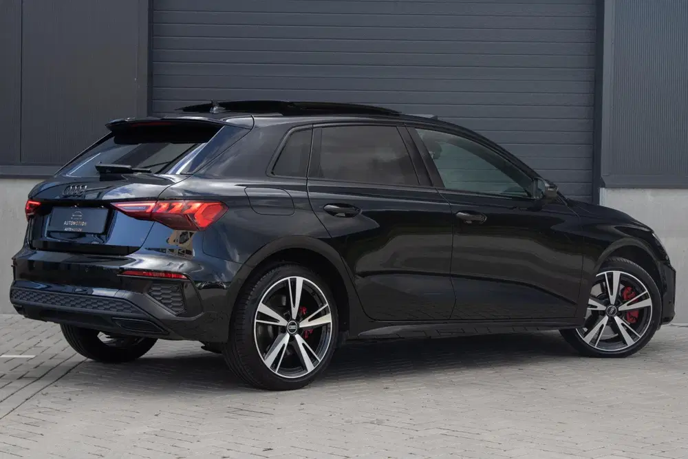 Audi A3 45TFSIe S-line Competition PANO MATRIX CAM uit 2021, foto 2
