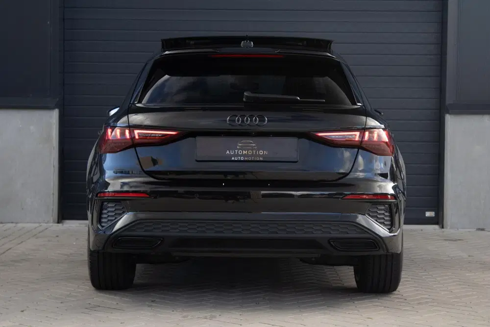 Audi A3 45TFSIe S-line Competition PANO MATRIX CAM uit 2021, foto 9