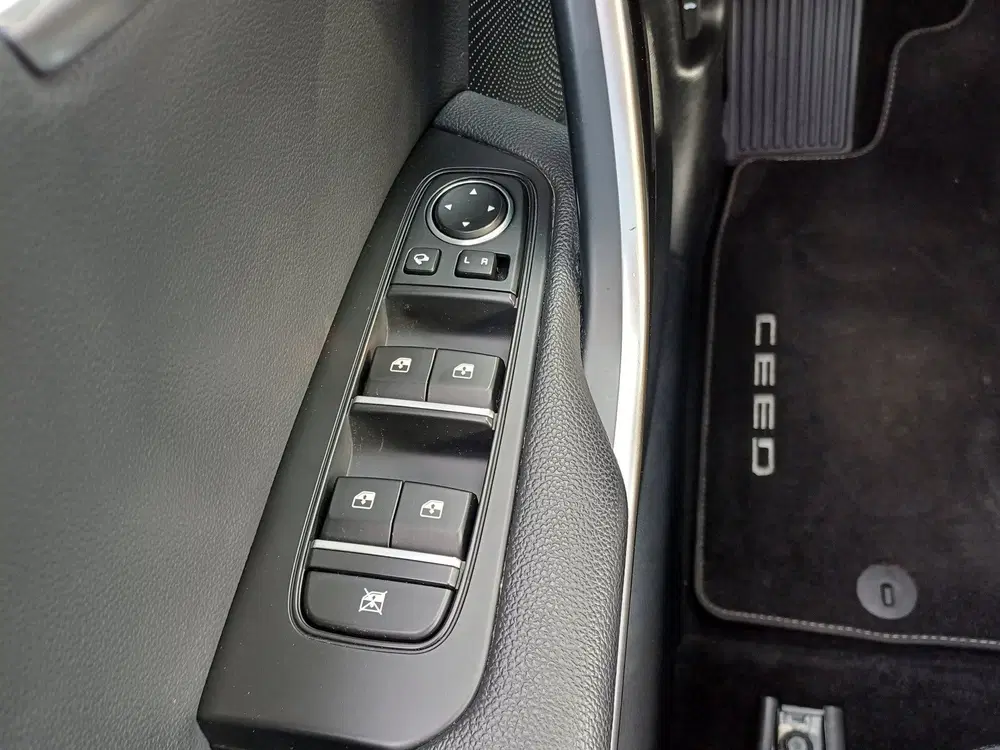 Kia Ceed 1.6 GDI PHEV DynamicPlusLine uit 2021, foto 14