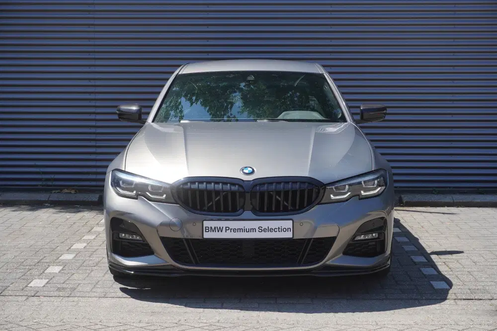 BMW 3-serie Sedan 330e uit 2021, foto 3