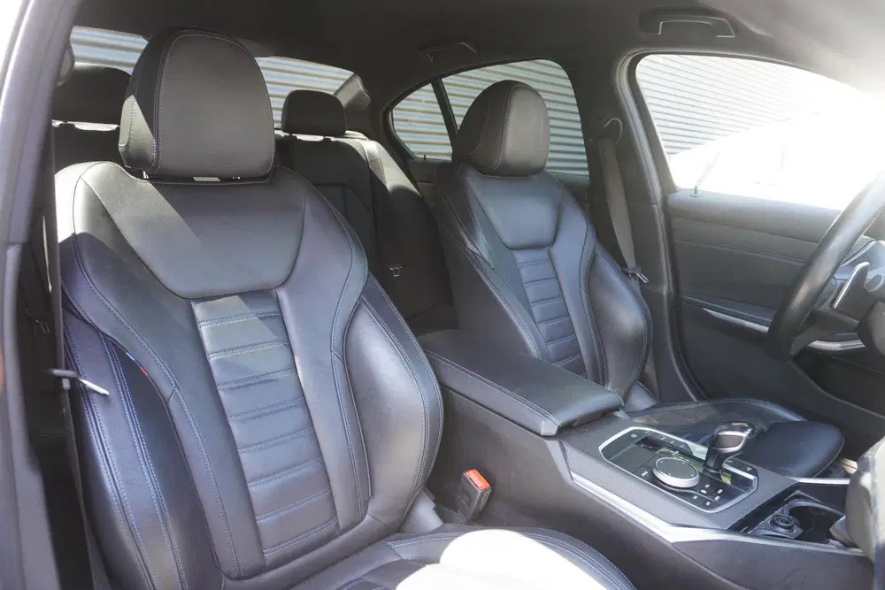 BMW 3-serie Sedan 330e uit 2021, foto 8