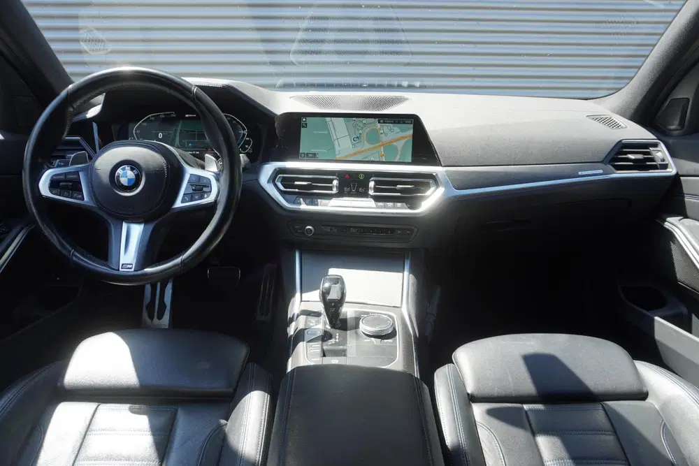BMW 3-serie Sedan 330e uit 2021, foto 9
