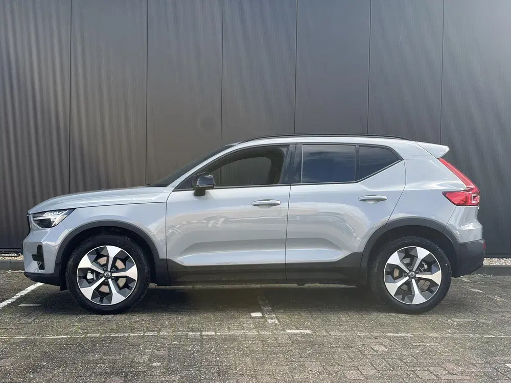 Volvo XC40 2.0 B4 Plus Dark uit 2026, foto 4