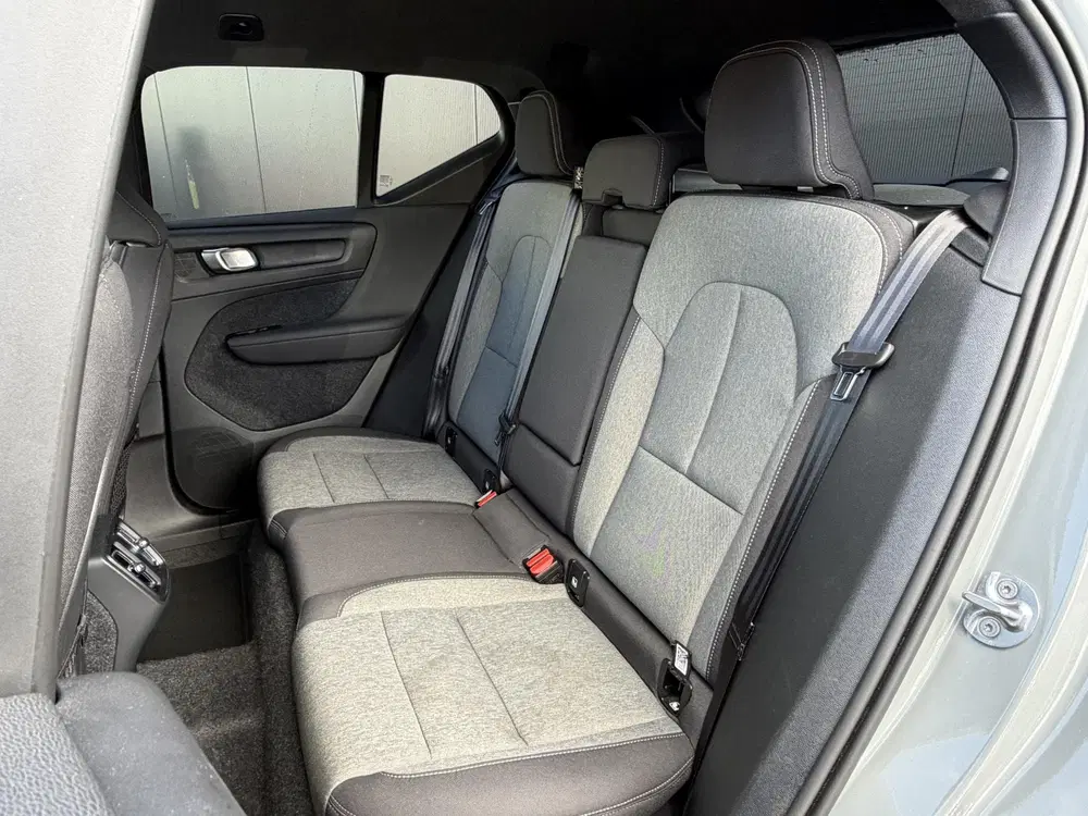 Volvo XC40 2.0 B4 Plus Dark uit 2026, foto 6