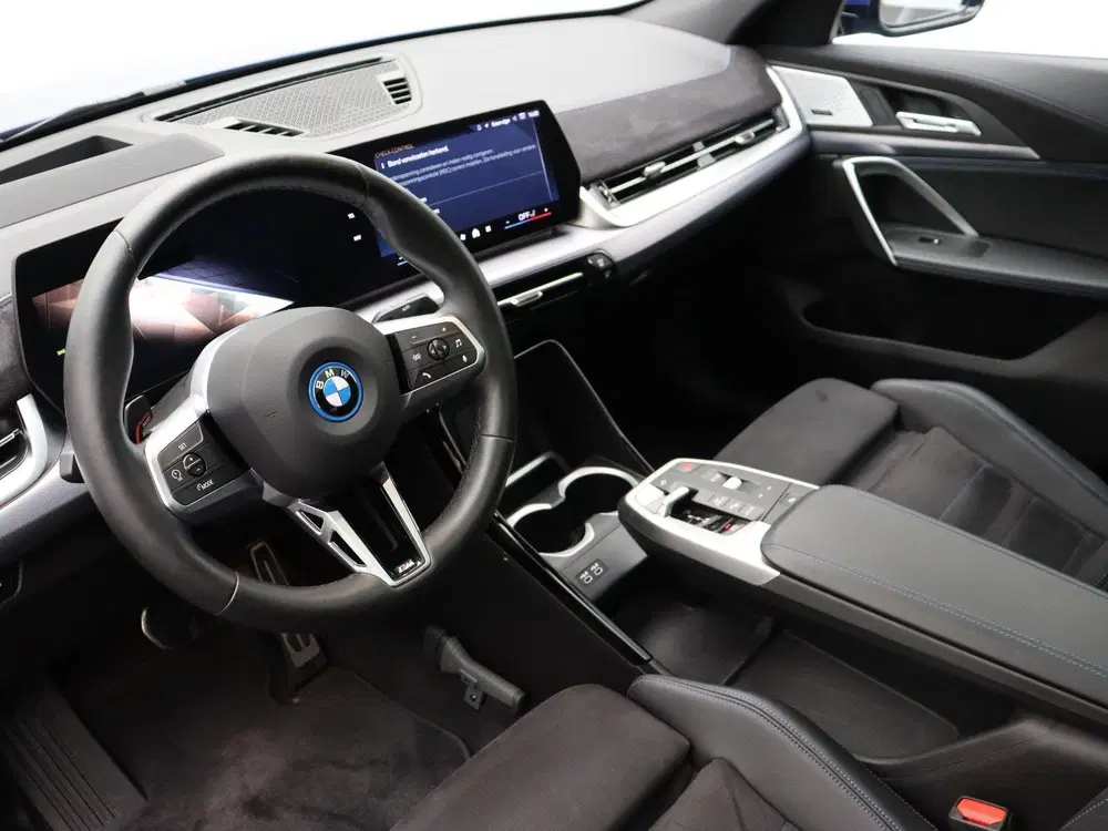 BMW iX2 xDrive30 M Sportpakket Pro uit 2024, foto 11