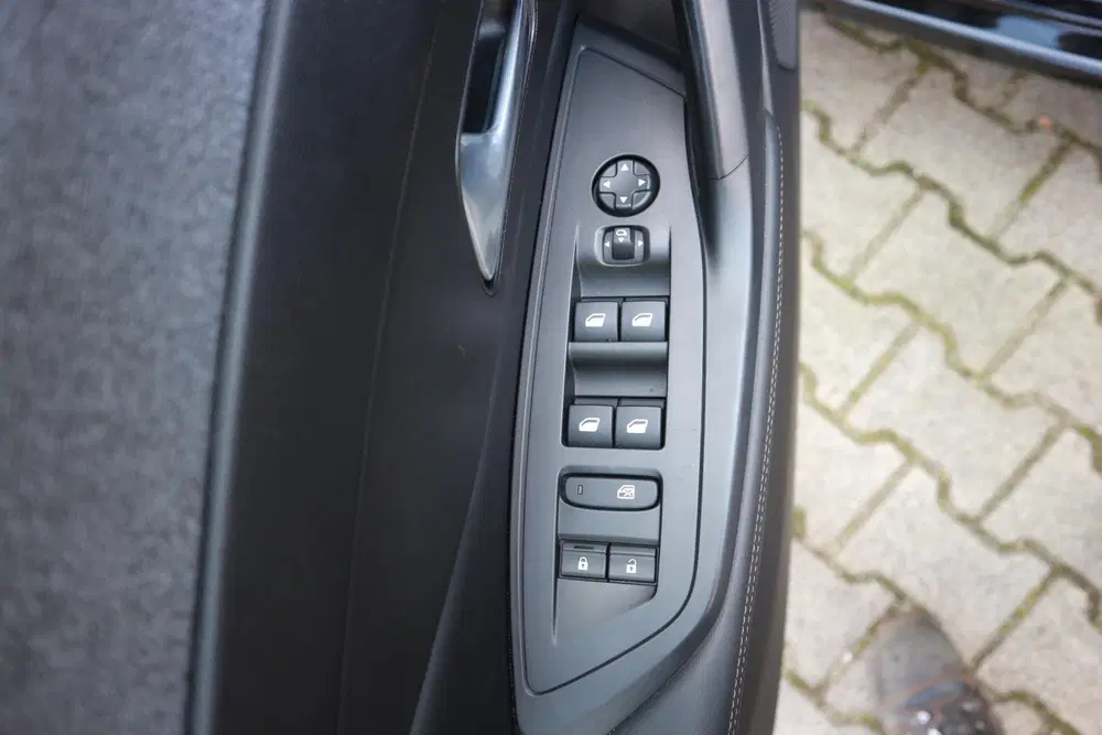 Peugeot 308 1.2 PureTech Allure Pack 130PK LEDER CAMER uit 2021, foto 11