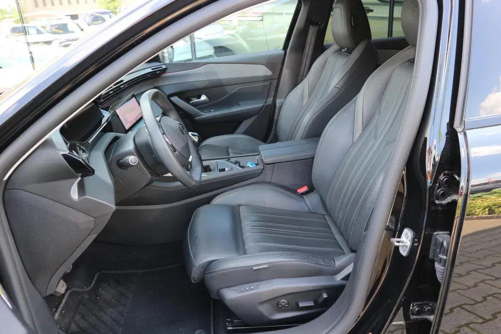 Peugeot 308 1.2 PureTech Allure Pack 130PK LEDER CAMER uit 2021, foto 12